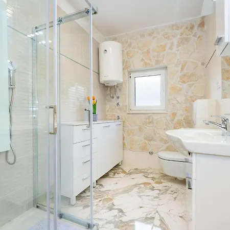 Cozy In With House Sea View יסניצה